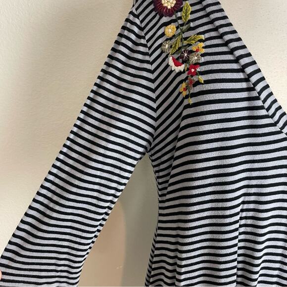 Soft Surroundings Black & Gray Stripe Knit Embroidered Tunic Medium - Picture 3 of 8